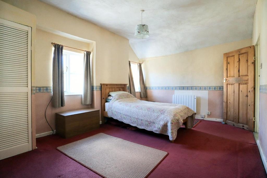 Bedroom 1.jpg