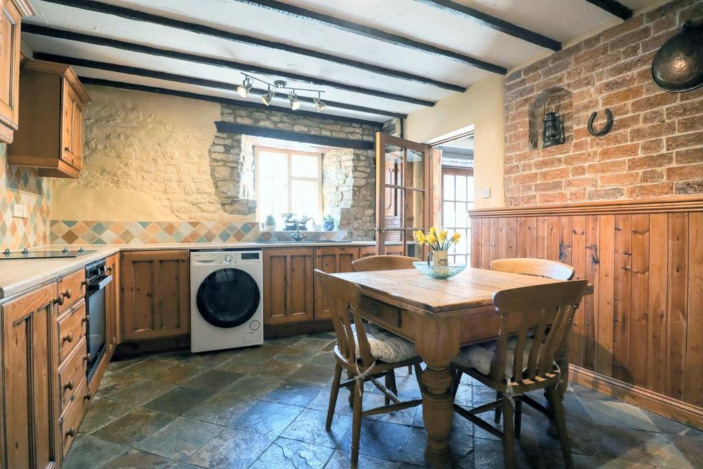 Kitchen (2).jpg
