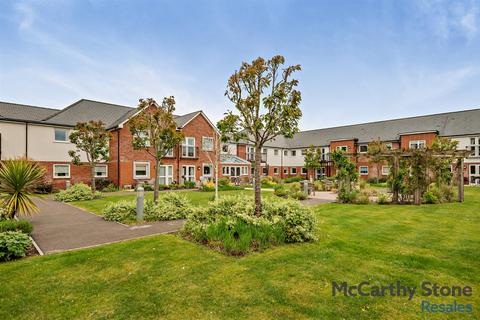 2 bedroom apartment for sale, Hillier Court, Botley Road, Romsey, Hampshire.