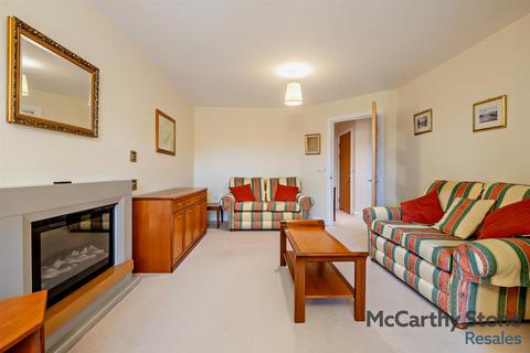 2 bedroom apartment for sale, Hillier Court, Botley Road, Romsey, Hampshire.