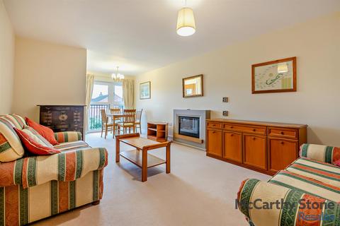 2 bedroom apartment for sale, Hillier Court, Botley Road, Romsey, Hampshire.