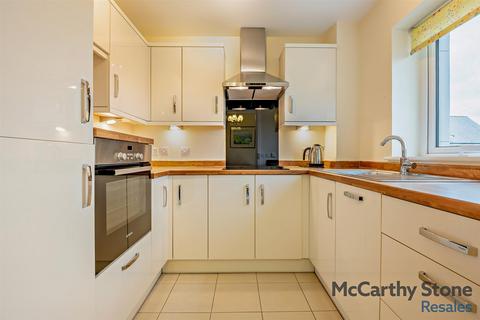 2 bedroom apartment for sale, Hillier Court, Botley Road, Romsey, Hampshire.