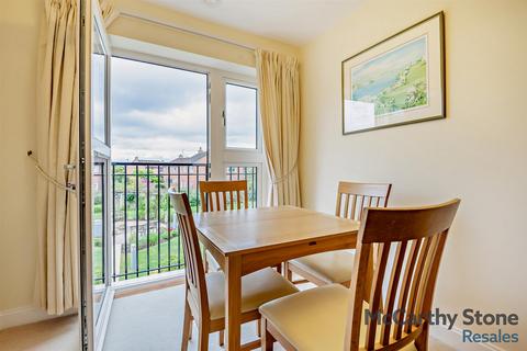 2 bedroom apartment for sale, Hillier Court, Botley Road, Romsey, Hampshire.