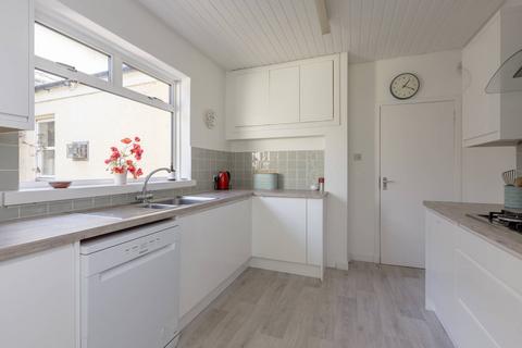 34 Cammo Gardens, Edinburgh, EH4 8EG