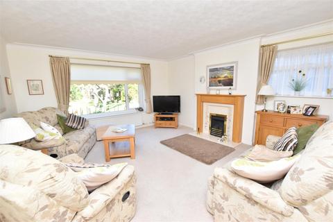 3 bedroom detached house for sale, Crake Avenue, Scartho DN33
