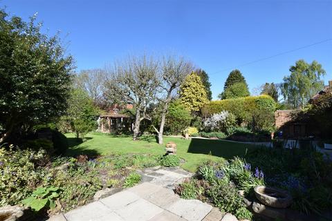 3 bedroom detached house for sale, Crake Avenue, Scartho DN33