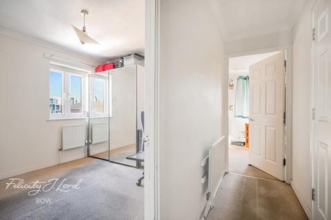 2 bedroom flat for sale, St Pauls Way, London E3