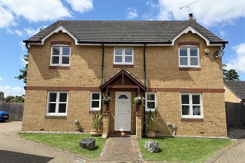4 Hazel Close, Shefford, SG17 5YE