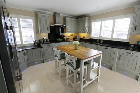 4 Hazel Close, Shefford, SG17 5YE