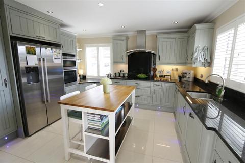 4 Hazel Close, Shefford, SG17 5YE
