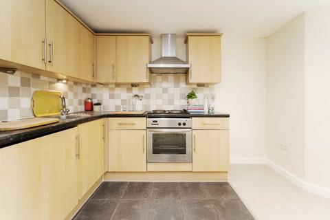 2 bedroom flat to rent, Sunnyhill Road, London SW16