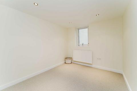 2 bedroom flat to rent, Sunnyhill Road, London SW16