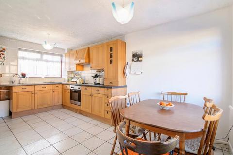 3 bedroom terraced house to rent, London E16