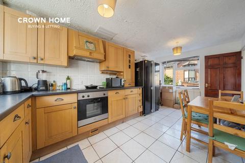 3 bedroom terraced house to rent, London E16