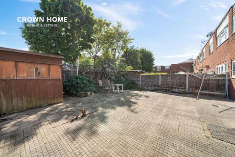 3 bedroom terraced house to rent, London E16