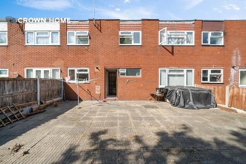 3 bedroom terraced house to rent, London E16