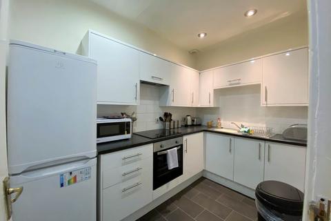 4 bedroom flat to rent, Hillside Street, Edinburgh,