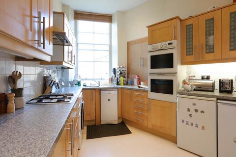3 bedroom flat to rent, Parkside Terrace, Edinburgh,