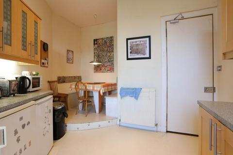 3 bedroom flat to rent, Parkside Terrace, Edinburgh,