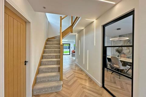 42 Rennison Drive, Wombourne, Wolverhampton, WV5 9HW