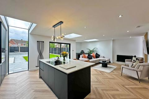 42 Rennison Drive, Wombourne, Wolverhampton, WV5 9HW