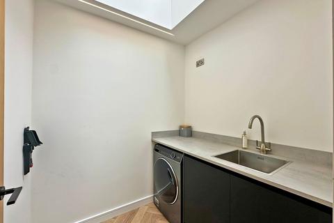 42 Rennison Drive, Wombourne, Wolverhampton, WV5 9HW