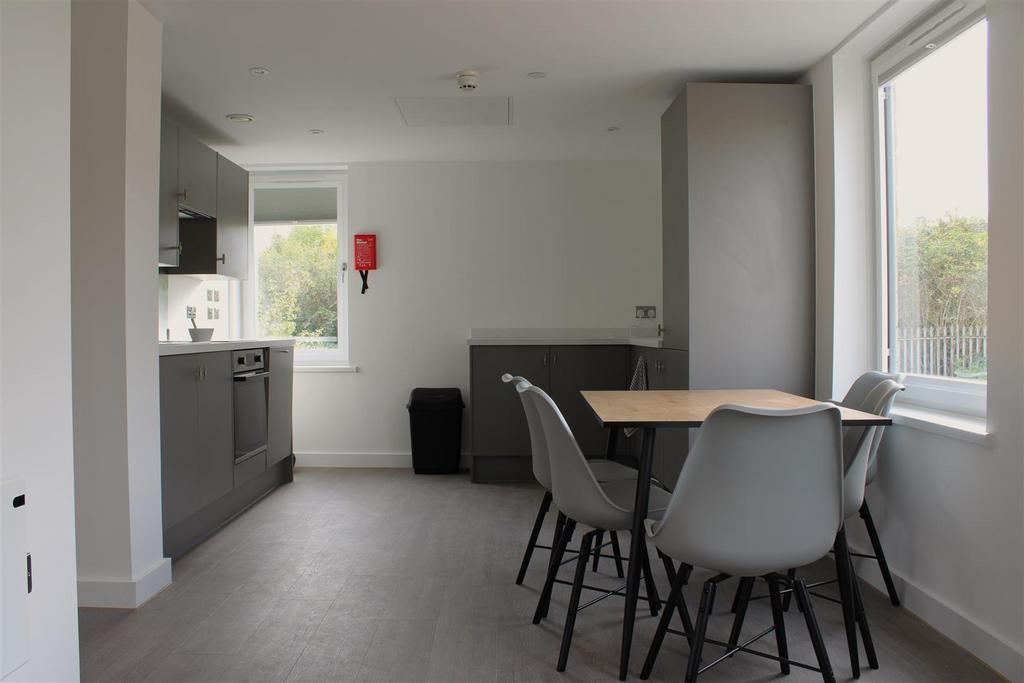 Communal kitchen dining room.JPG