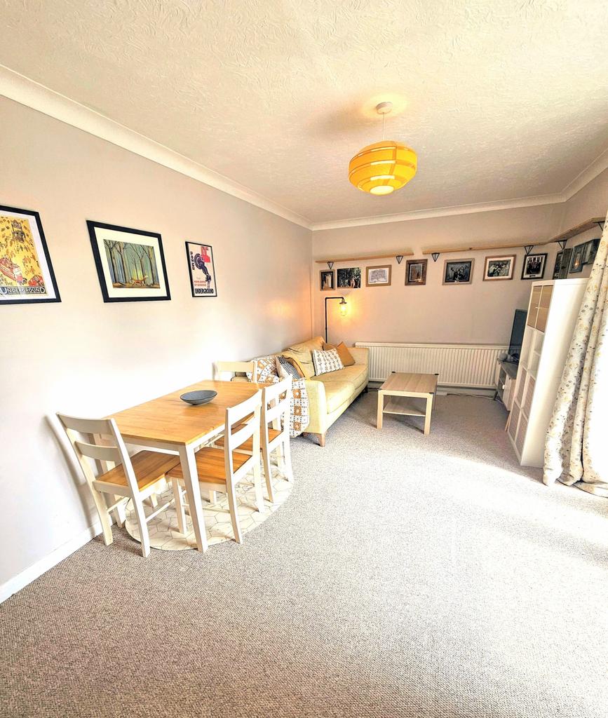 Lounge   dining room