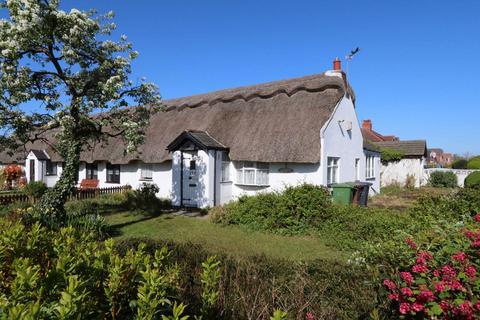 2 bedroom cottage for sale, Marshside Road, Southport PR9