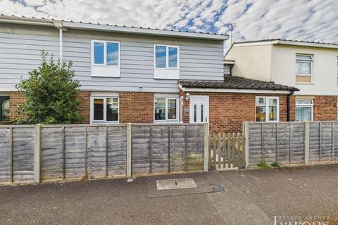 63 Warwick Road, Winklebury, Basingstoke, RG23 8DZ