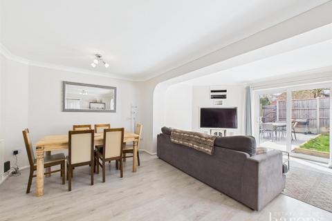63 Warwick Road, Winklebury, Basingstoke, RG23 8DZ