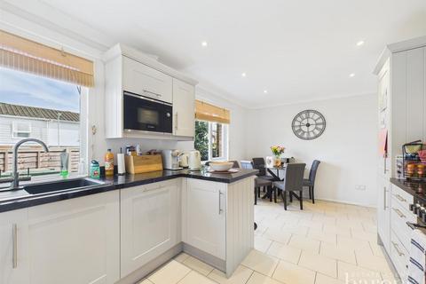 63 Warwick Road, Winklebury, Basingstoke, RG23 8DZ