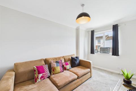 63 Warwick Road, Winklebury, Basingstoke, RG23 8DZ