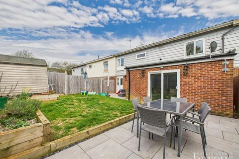 63 Warwick Road, Winklebury, Basingstoke, RG23 8DZ