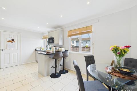 63 Warwick Road, Winklebury, Basingstoke, RG23 8DZ
