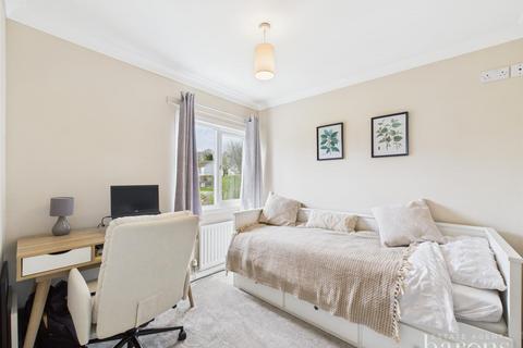63 Warwick Road, Winklebury, Basingstoke, RG23 8DZ