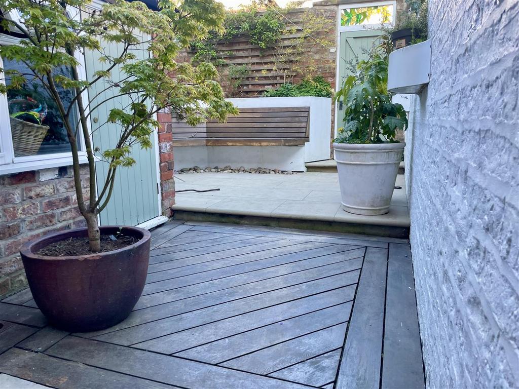 Lindley garden 2.jpeg