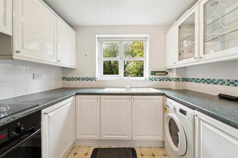 2 bedroom apartment for sale, Charlton Drive, Sale