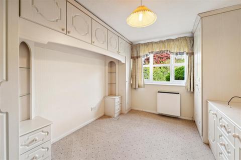 2 bedroom apartment for sale, Charlton Drive, Sale