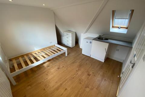Studio to rent, Boundfield Road, Catford