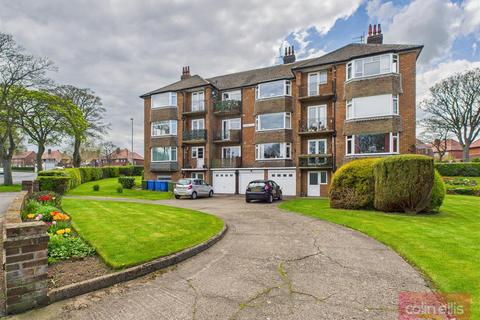 2 bedroom flat for sale, North Leas Avenue, Scarborough