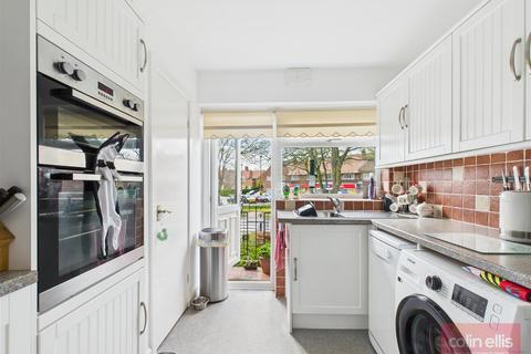 2 bedroom flat for sale, North Leas Avenue, Scarborough