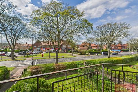 2 bedroom flat for sale, North Leas Avenue, Scarborough