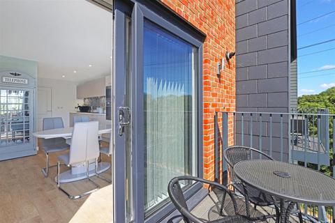 50, Dock House Hazlemere Marina, Waltham Abbey, EN9 1FJ