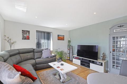 50, Dock House Hazlemere Marina, Waltham Abbey, EN9 1FJ