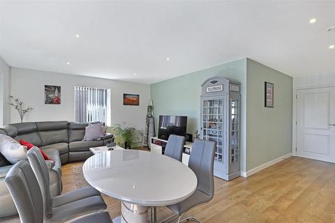 50, Dock House Hazlemere Marina, Waltham Abbey, EN9 1FJ