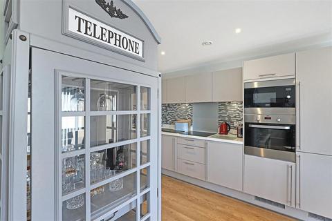 50, Dock House Hazlemere Marina, Waltham Abbey, EN9 1FJ