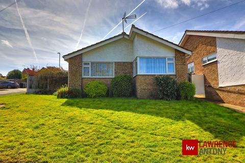 2 bedroom detached bungalow for sale, Drakes Way, Rayleigh, SS6