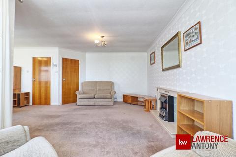 2 bedroom detached bungalow for sale, Drakes Way, Rayleigh, SS6