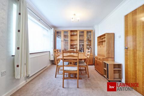 2 bedroom detached bungalow for sale, Drakes Way, Rayleigh, SS6